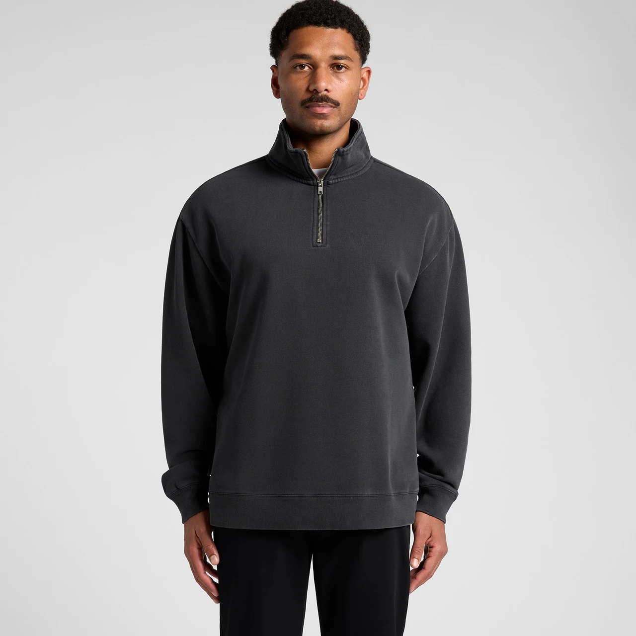 Relax Faded Half Zip - Detail View