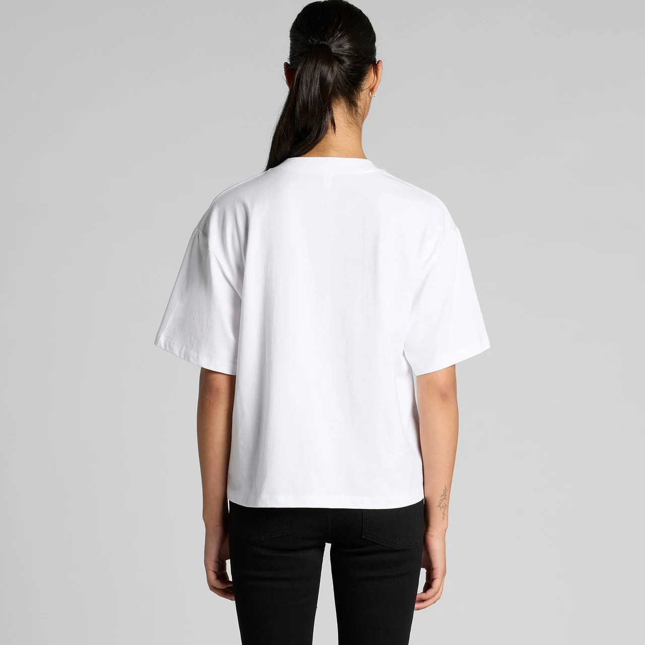 Wo's Martina V Neck Tee - Detail View